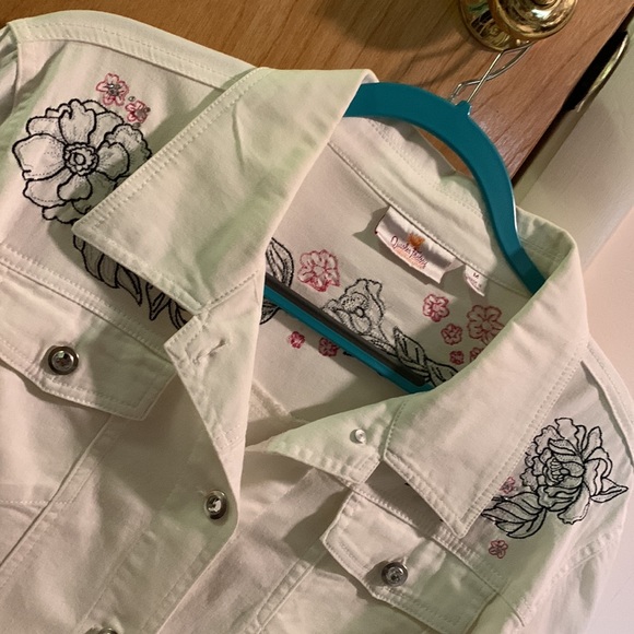 Quaker factory white jacket - Picture 3 of 7